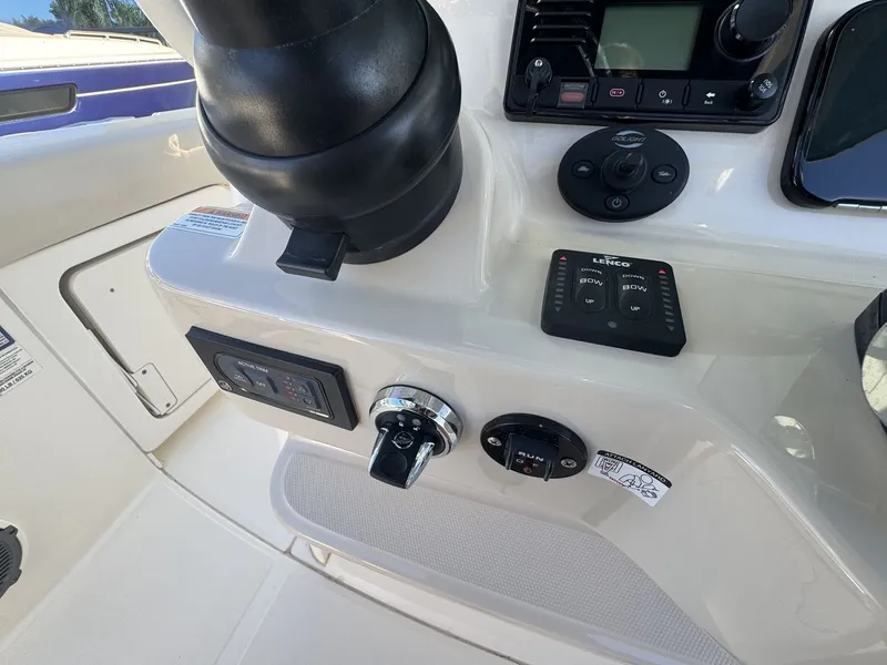 Slide: The Image of Boston Whaler 280 OUTRAGE 2021 - 39