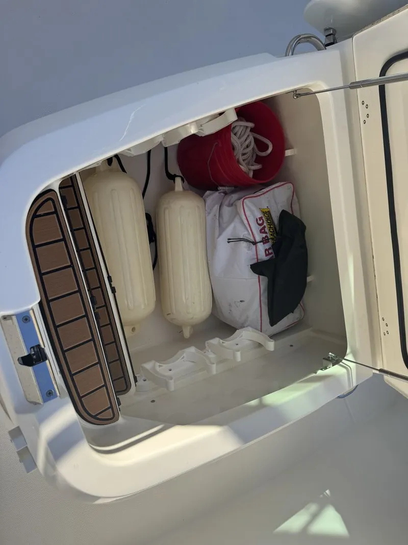 Slide: The Image of Boston Whaler 280 OUTRAGE 2021 - 41