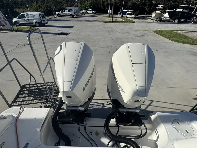 Slide: The Image of Boston Whaler 280 OUTRAGE 2021 - 8