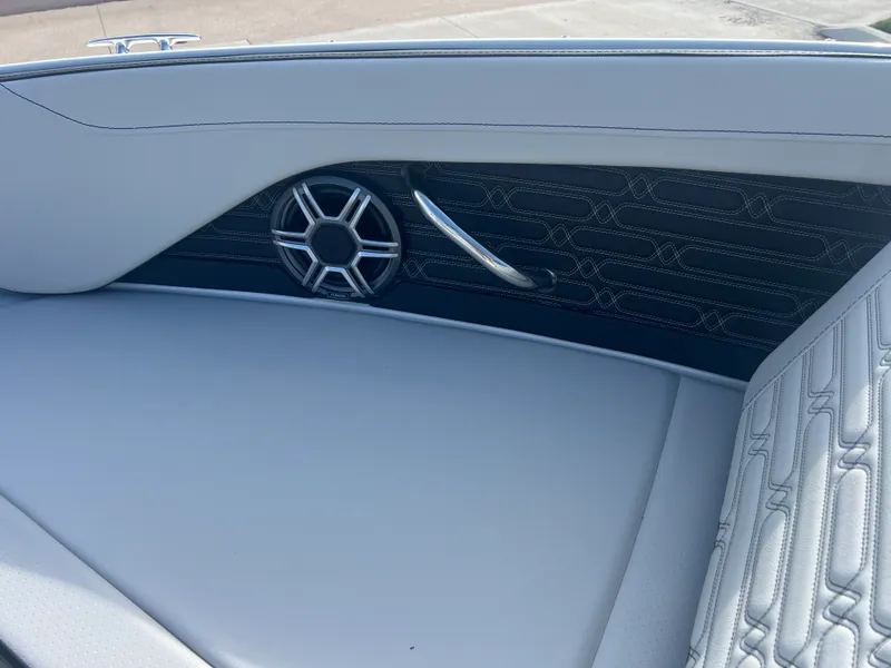 Slide: The Image of Sea Ray SPX 210 Outboard 2026 - 13