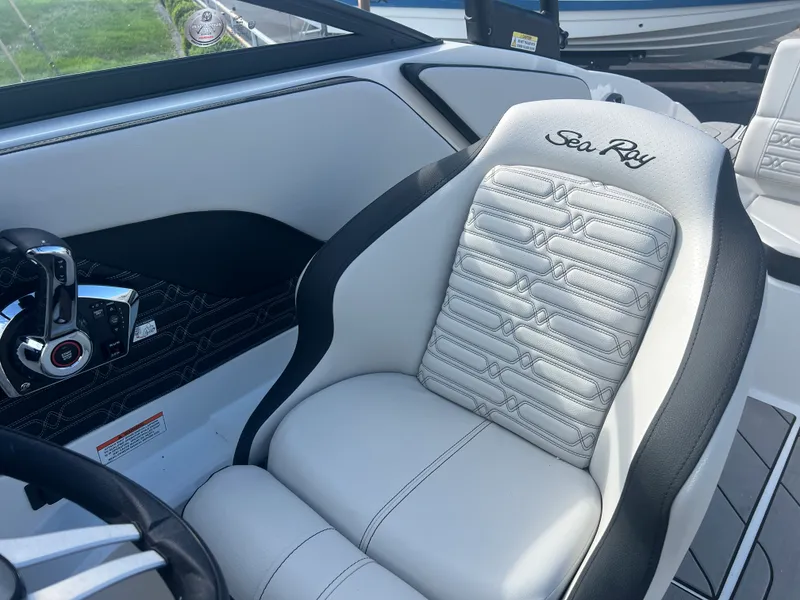 Slide: The Image of Sea Ray SPX 210 Outboard 2026 - 14