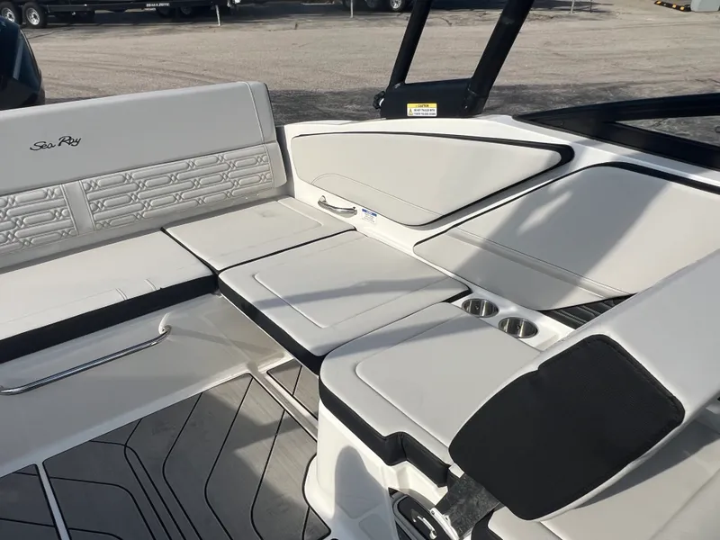 Slide: The Image of Sea Ray SPX 210 Outboard 2026 - 15