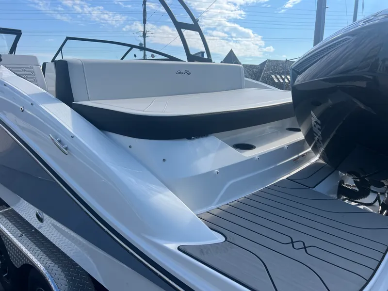 Slide: The Image of Sea Ray SPX 210 Outboard 2026 - 6