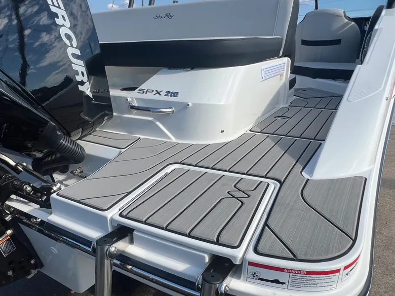 Slide: The Image of Sea Ray SPX 210 Outboard 2026 - 7