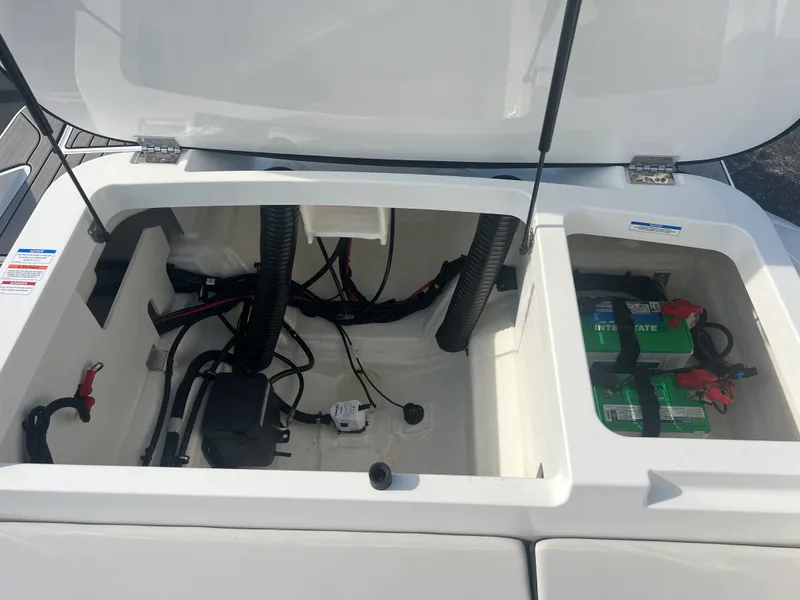 Slide: The Image of Sea Ray SPX 210 Outboard 2026 - 9