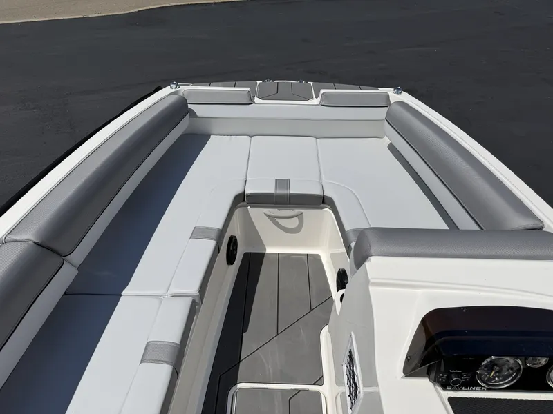 Slide: The Image of Bayliner D201 2025 - 8