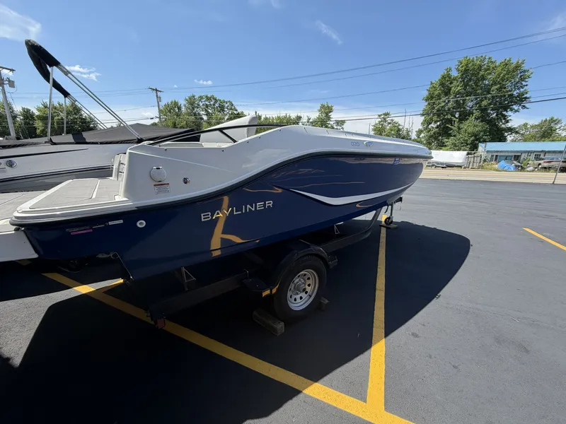 Slide: The Image of Bayliner D201 2025 - 2