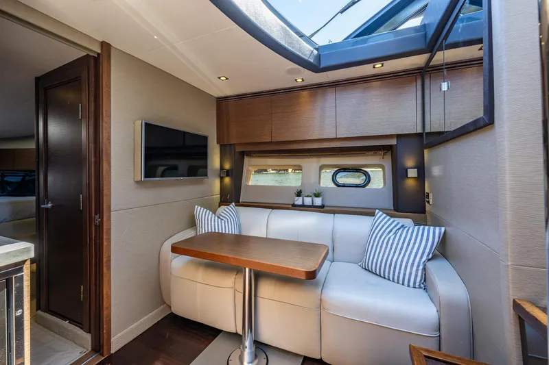 Slide: The Image of Sea Ray 470 Sundancer 2015 - 24