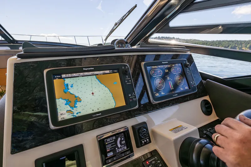 Slide: The Image of Sea Ray 470 Sundancer 2015 - 16