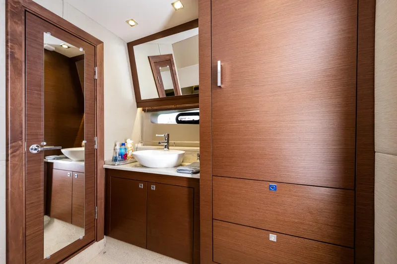 Slide: The Image of Sea Ray 470 Sundancer 2015 - 33