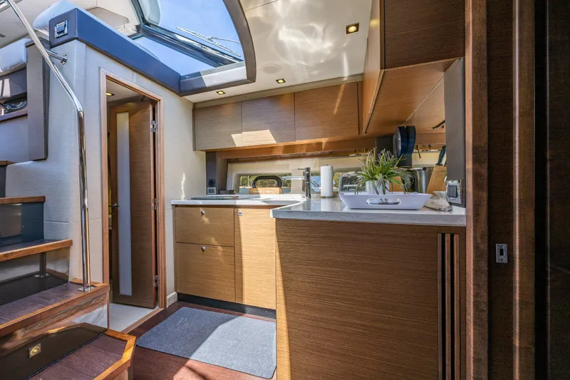 Slide: The Image of Sea Ray 470 Sundancer 2015 - 22
