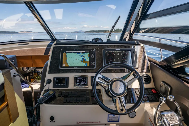 Slide: The Image of Sea Ray 470 Sundancer 2015 - 17