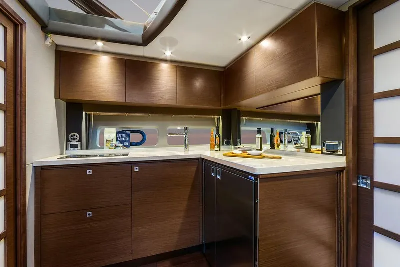Slide: The Image of Sea Ray 470 Sundancer 2015 - 21