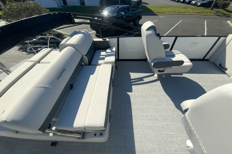 Slide: The Image of Harris 210 Sunliner 2025 - 3