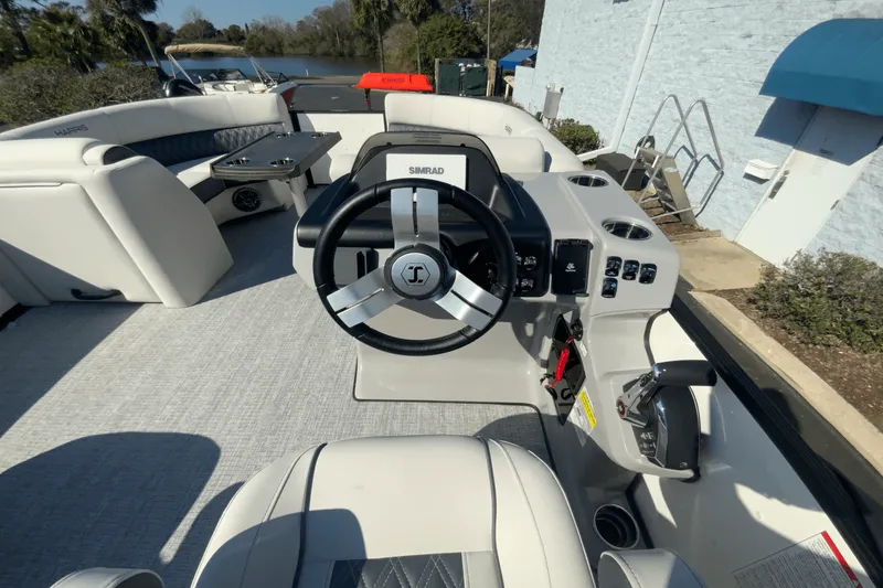 Slide: The Image of Harris 210 Sunliner 2025 - 6