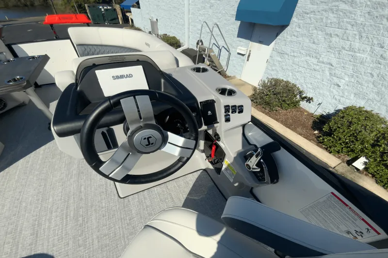 Slide: The Image of Harris 210 Sunliner 2025 - 7