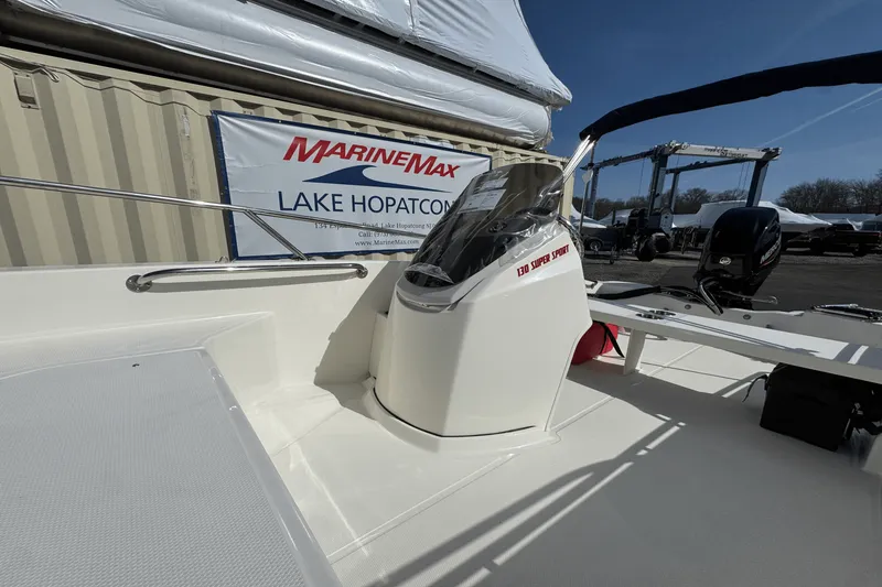 Slide: The Image of Boston Whaler 130 Super Sport 2025 - 13