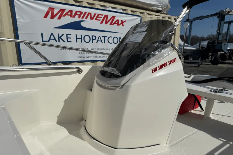 Slide: The Image of Boston Whaler 130 Super Sport 2025 - 14