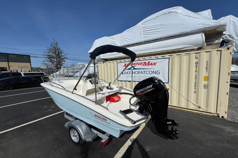 Slide: The Image of Boston Whaler 130 Super Sport 2025 - 3