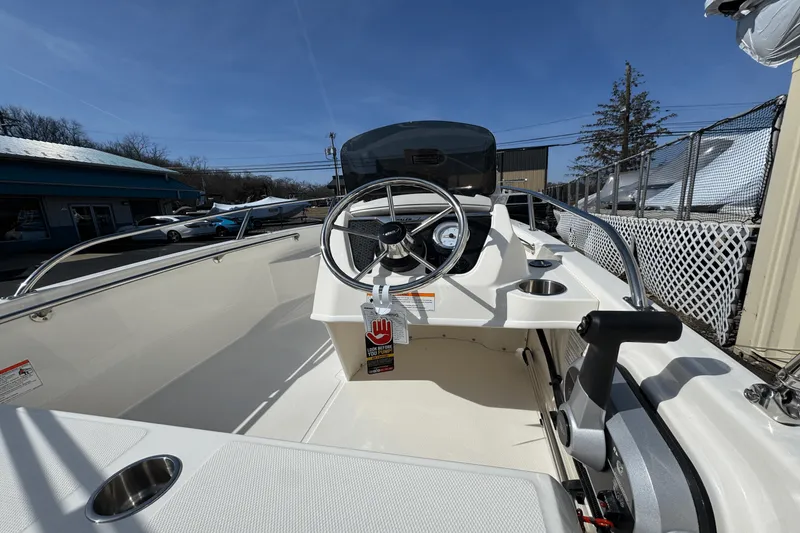 Slide: The Image of Boston Whaler 130 Super Sport 2025 - 8