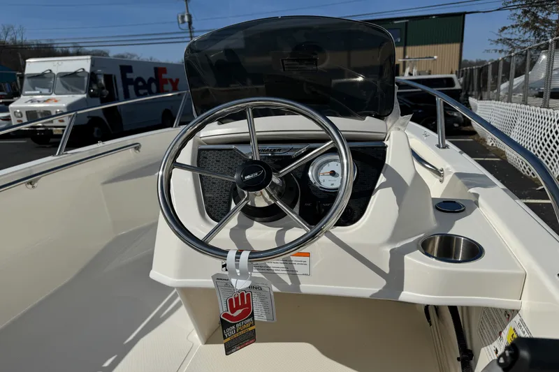 Slide: The Image of Boston Whaler 130 Super Sport 2025 - 9