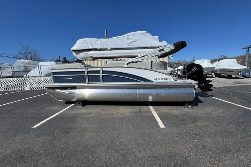 Slide: The Image of Harris Cruiser 190 2025 - 1