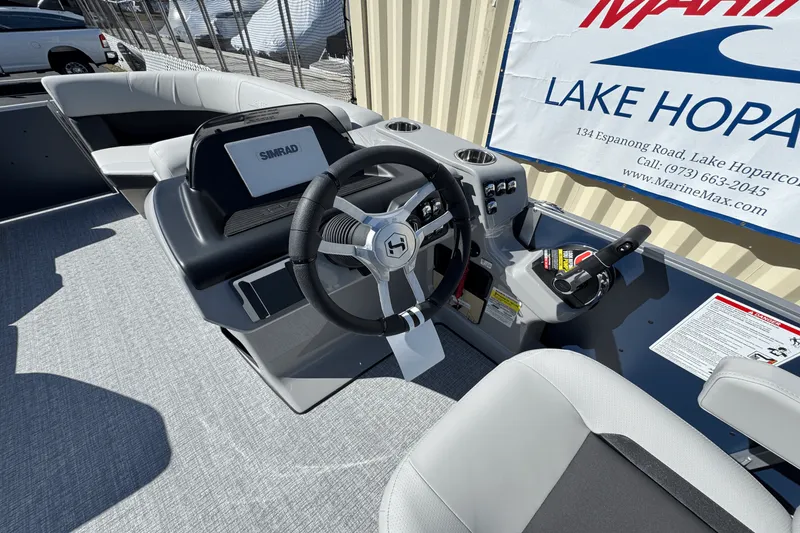 Slide: The Image of Harris Cruiser 190 2025 - 11