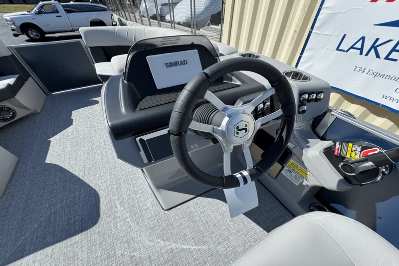 Slide: The Image of Harris Cruiser 190 2025 - 12