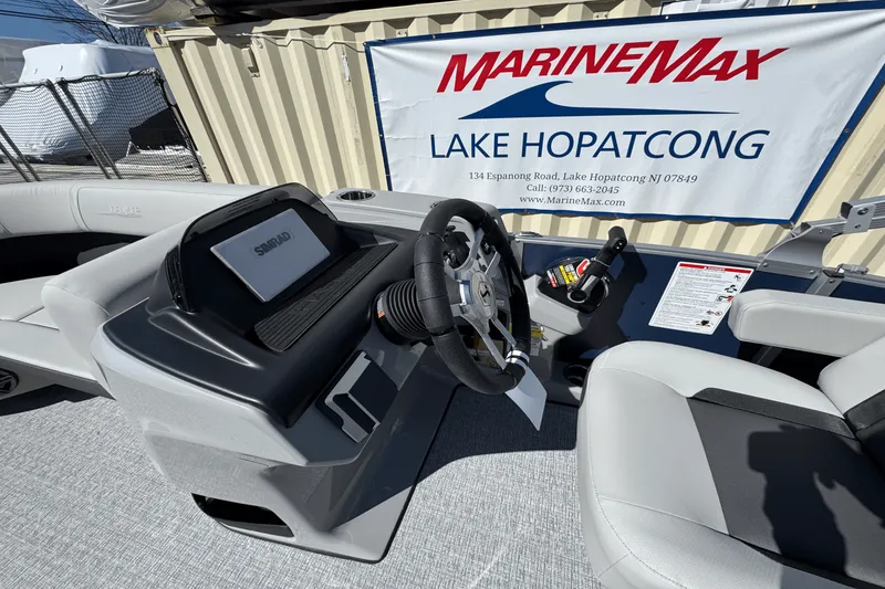 Slide: The Image of Harris Cruiser 190 2025 - 13