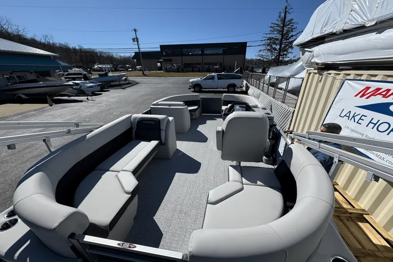 Slide: The Image of Harris Cruiser 190 2025 - 6