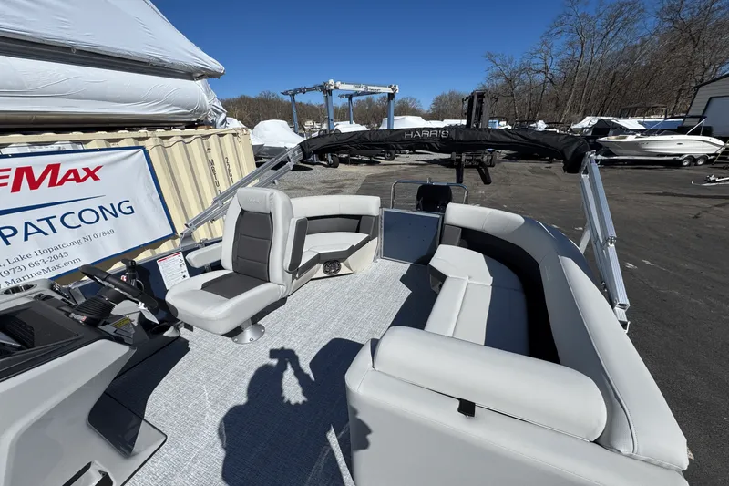 Slide: The Image of Harris Cruiser 190 2025 - 8