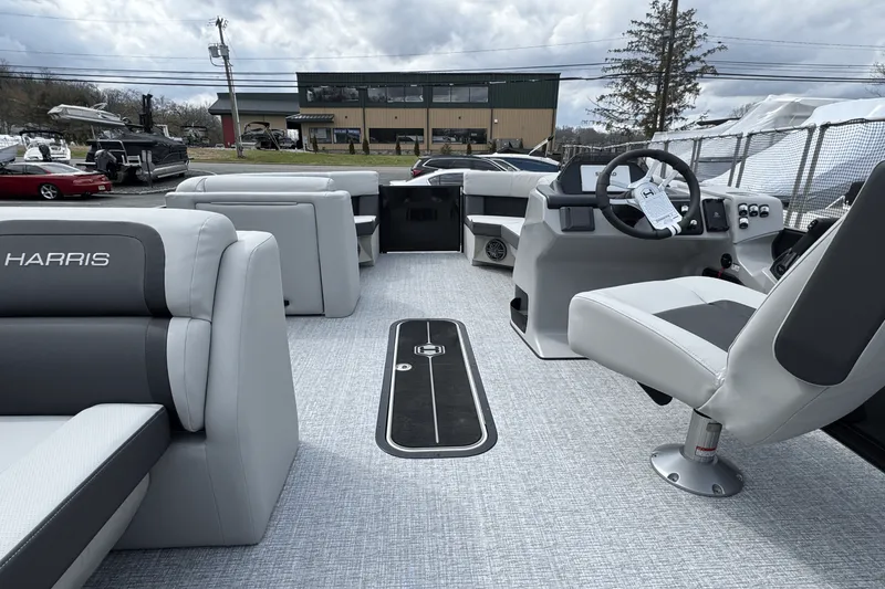 Slide: The Image of Harris 210 Cruiser 2025 - 10