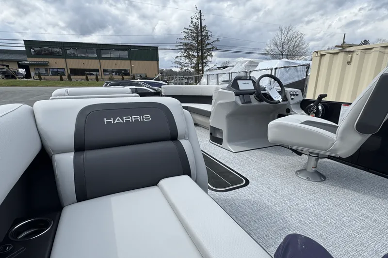 Slide: The Image of Harris 210 Cruiser 2025 - 11
