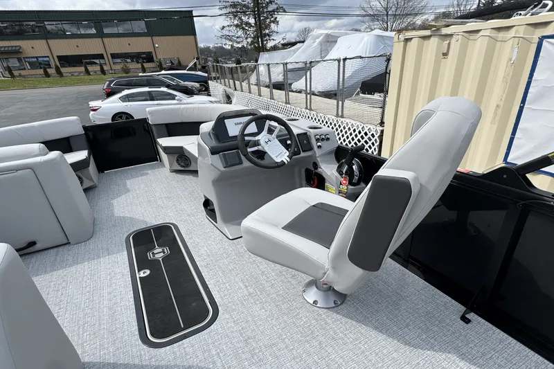 Slide: The Image of Harris 210 Cruiser 2025 - 12