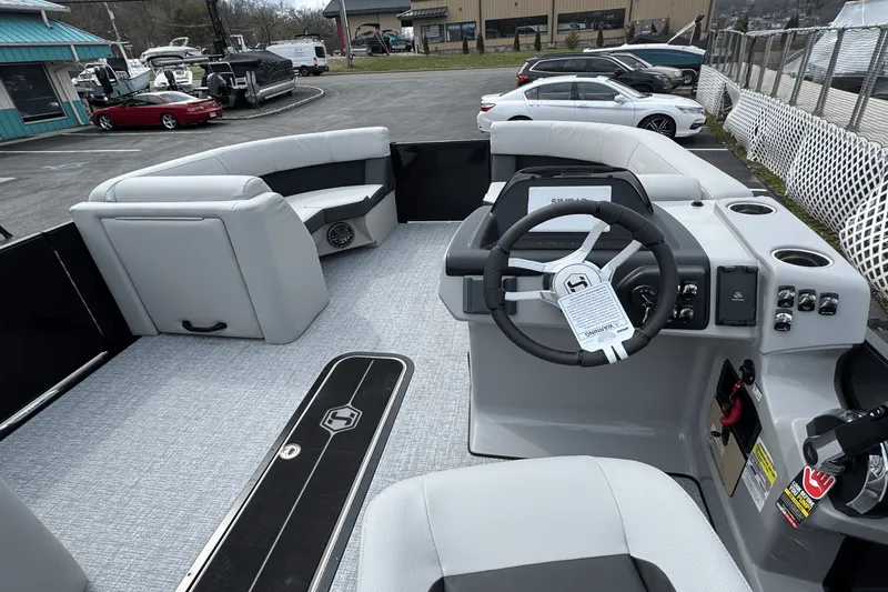 Slide: The Image of Harris 210 Cruiser 2025 - 14