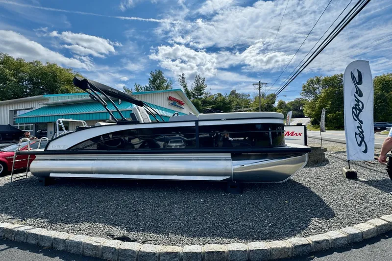 Slide: The Image of Harris 210 Cruiser 2025 - 2