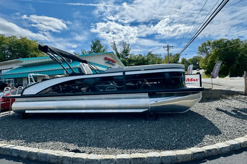 Slide: The Image of Harris 210 Cruiser 2025 - 3