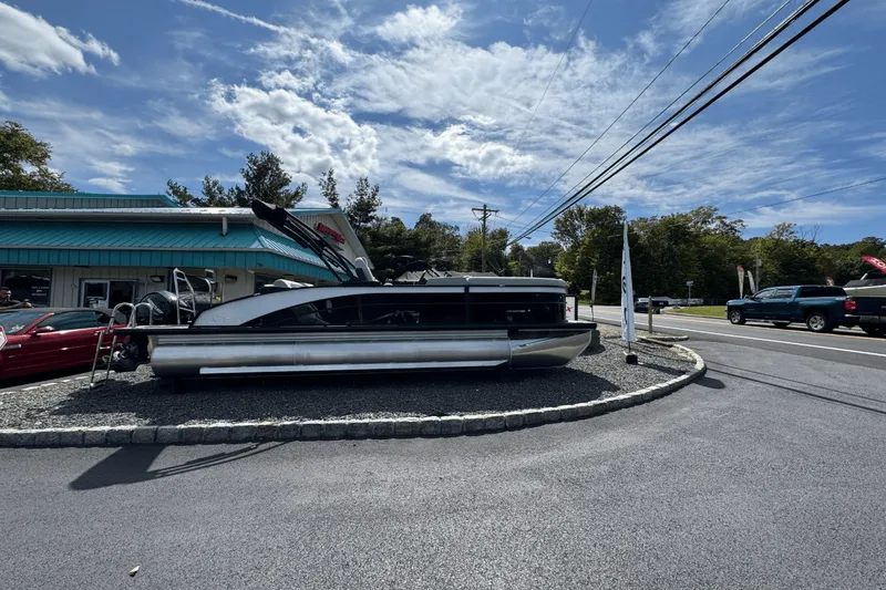 Slide: The Image of Harris 210 Cruiser 2025 - 5