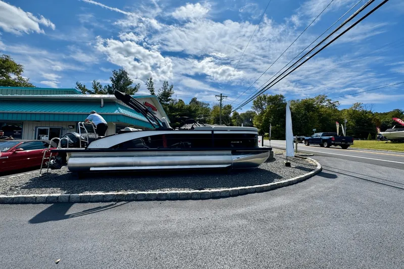 Slide: The Image of Harris 210 Cruiser 2025 - 6