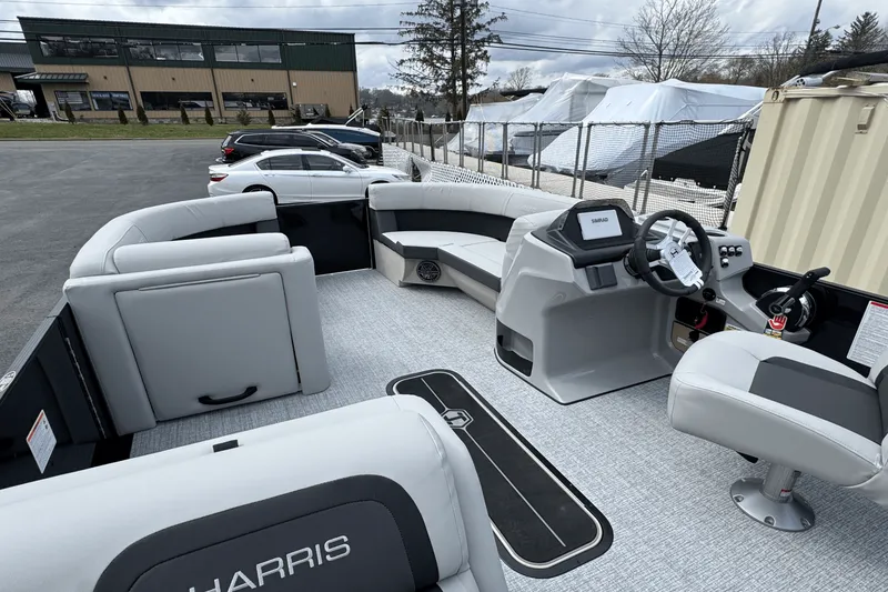 Slide: The Image of Harris 210 Cruiser 2025 - 9