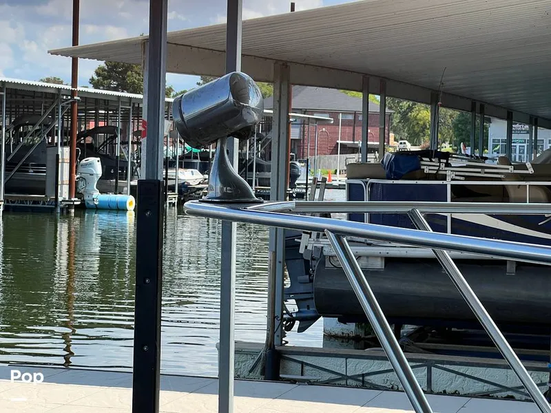 Slide: The Image of Rinker Fiesta Vee 340 2000 - 15800642