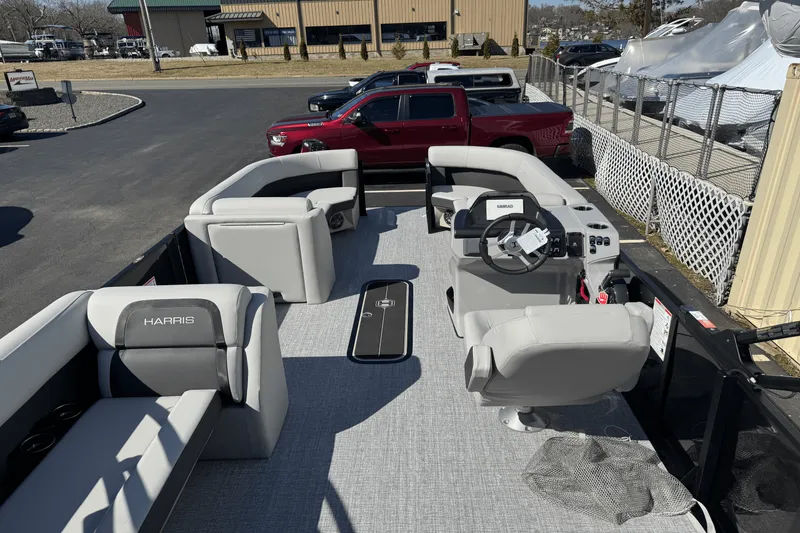 Slide: The Image of Harris 230 Cruiser 2025 - 11