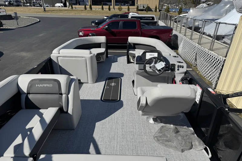 Slide: The Image of Harris 230 Cruiser 2025 - 12