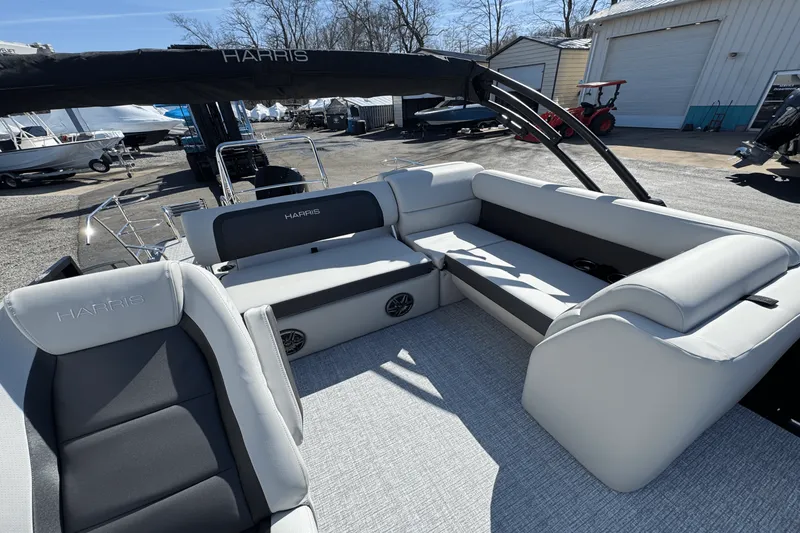 Slide: The Image of Harris 230 Cruiser 2025 - 9