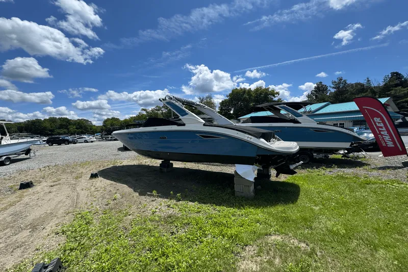 Slide: The Image of Sea Ray SDX 270 2025 - 4