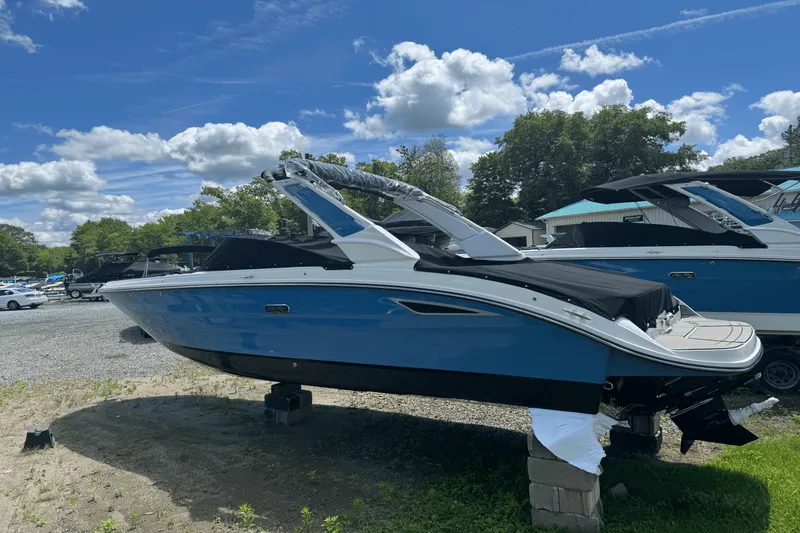 Slide: The Image of Sea Ray SDX 270 2025 - 8