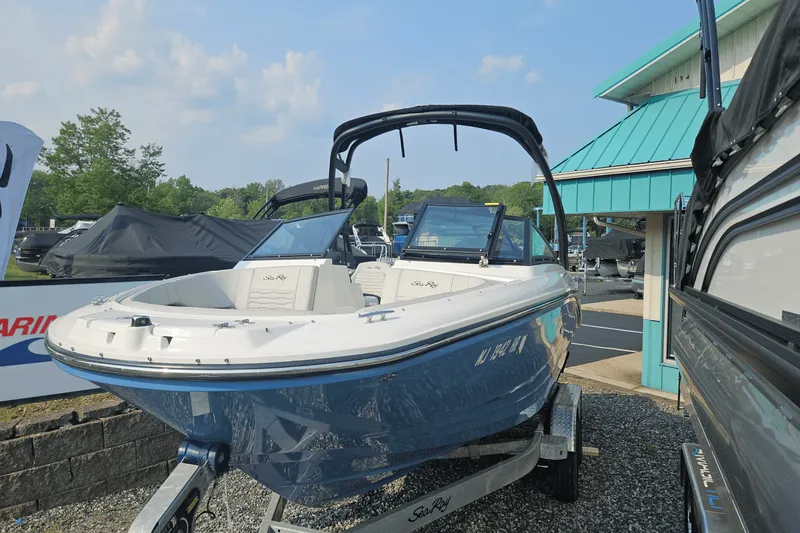The Image of Sea Ray 19 SPX 2022 - 0
