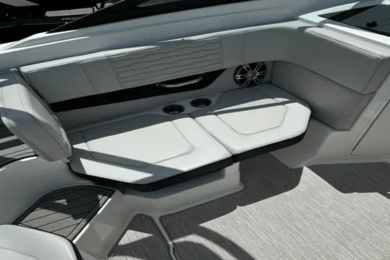 Slide: The Image of Sea Ray 19 SPX 2022 - 11