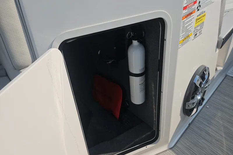 Slide: The Image of Sea Ray 19 SPX 2022 - 14