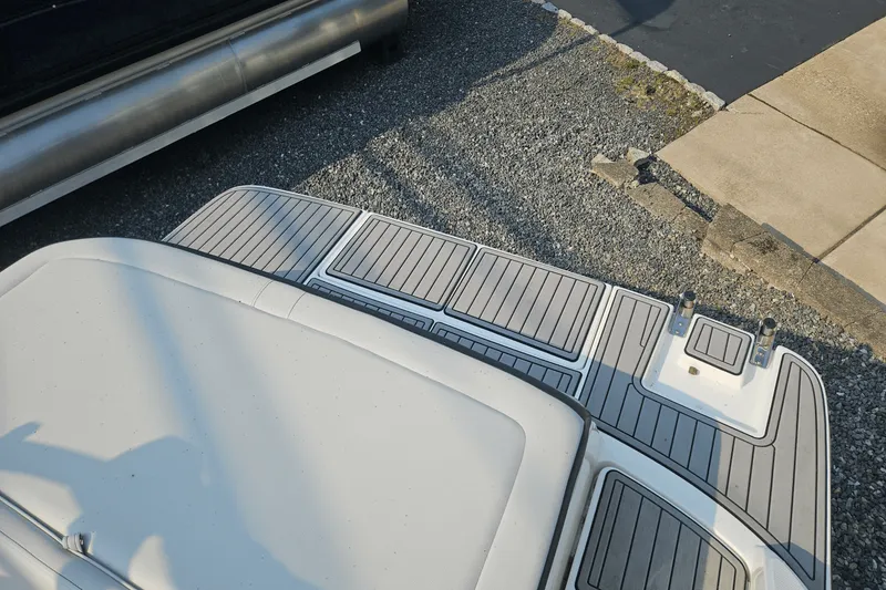 Slide: The Image of Sea Ray 19 SPX 2022 - 17